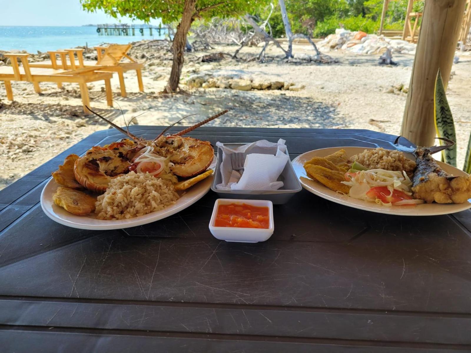 Hostel Villa Luz Beach Tintipan Island Exterior photo